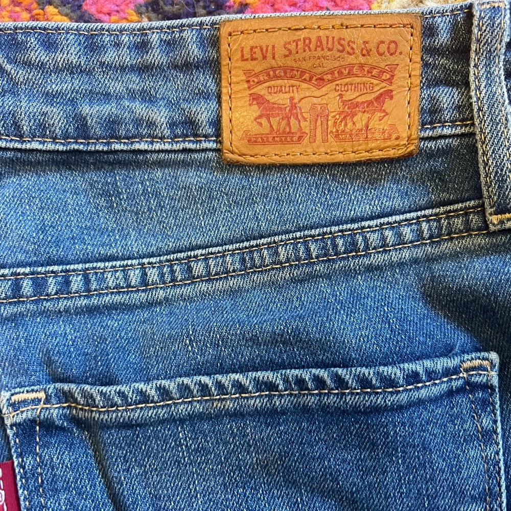 Levi's 721 High-Rise Ripped knee Skinny Jeans 30 - Picture 6 of 6